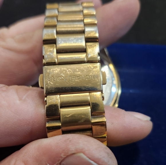 Mens Michael Kors MK-5739 gold tone chronograph - Picture 4 of 5